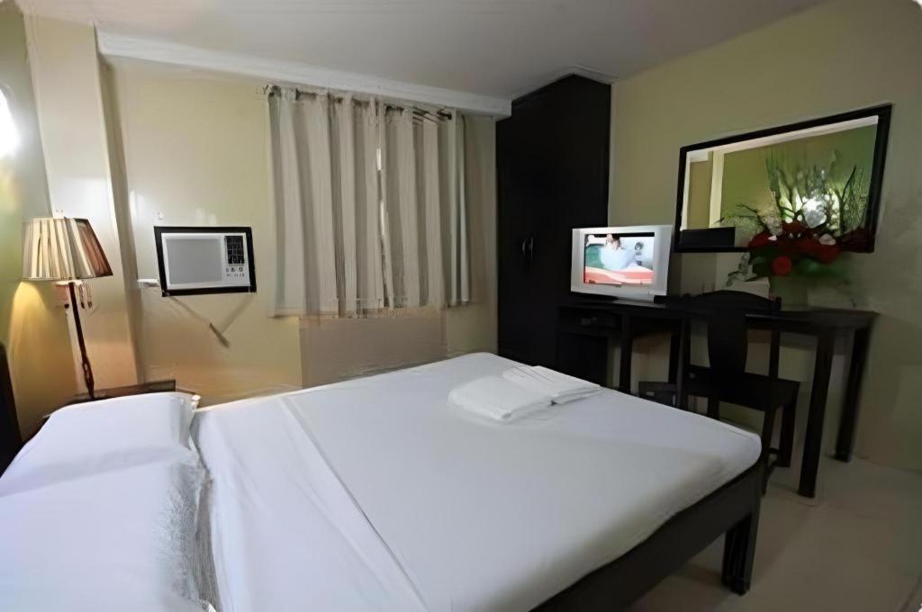 Sampaguita Suites Plaza Garcia Cebu Extérieur photo